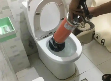 马桶疏通